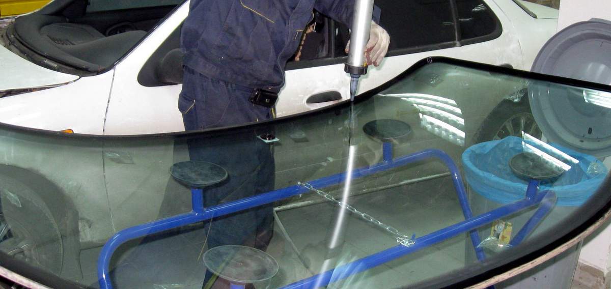 Замена лобового стекла Toyota в Красноярске